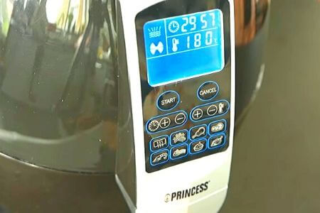 display de la freidora princess 182020 con la temperatura y los modos de cocción